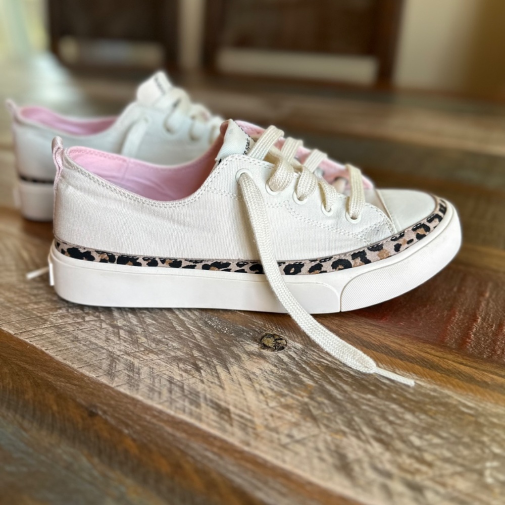 🔥👟👟KATE Spade! Kaia Leopard Print Trim Canvas Sneakers in cream-NEW!!👟👟🔥 - Picture 9 of 16